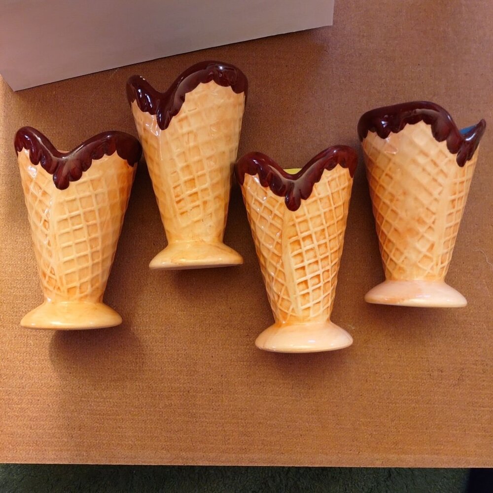 Set Of 4 Ceramic Ice Cream Cone Dessert Cups With Multicolor Interiors-LIKE NEW